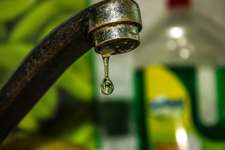 Tap Drop Water Faucet Plumbing - 13727445 / Pixabay